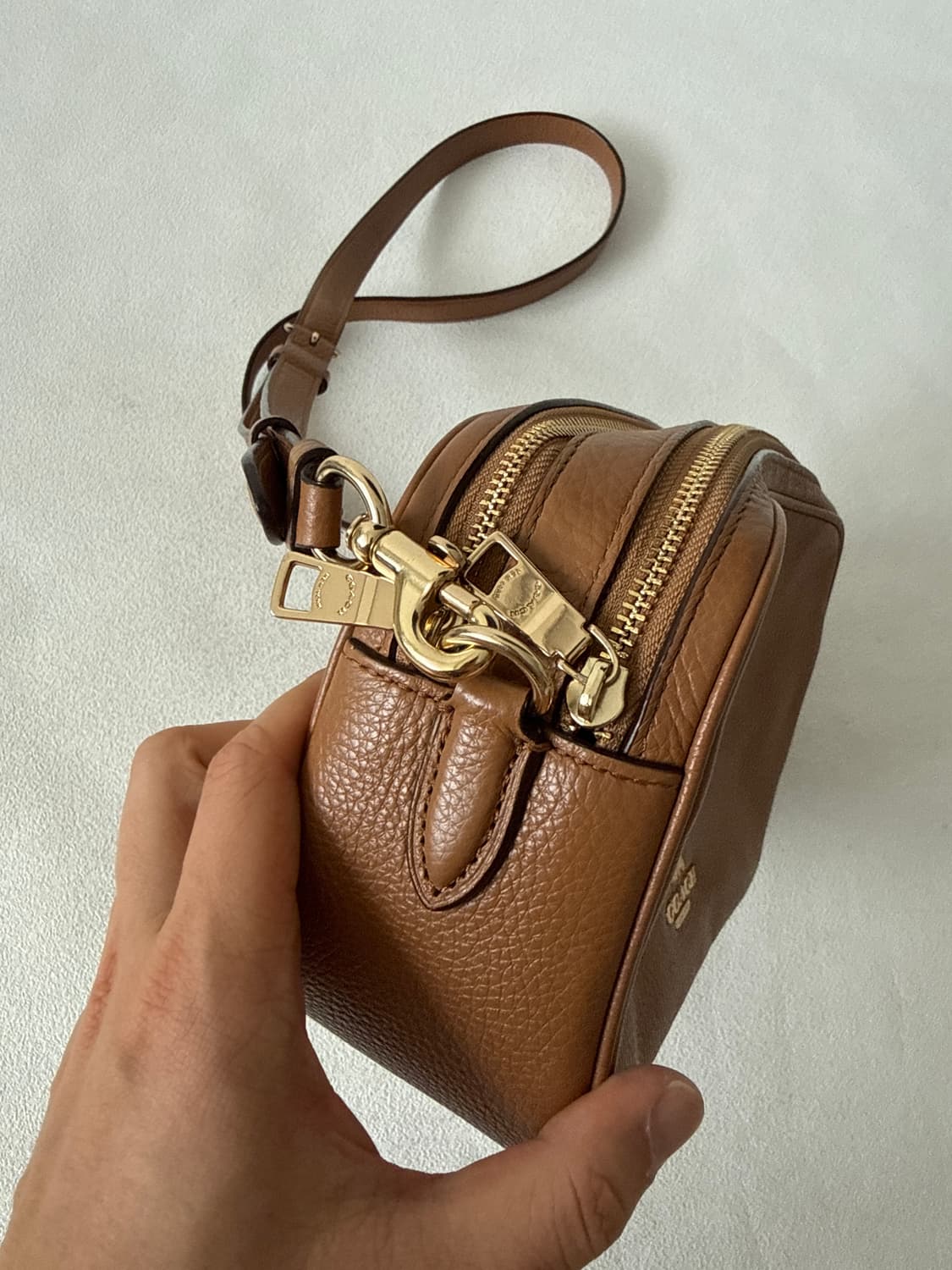 코치(COACH) 레더 크로스백 상품이미지8