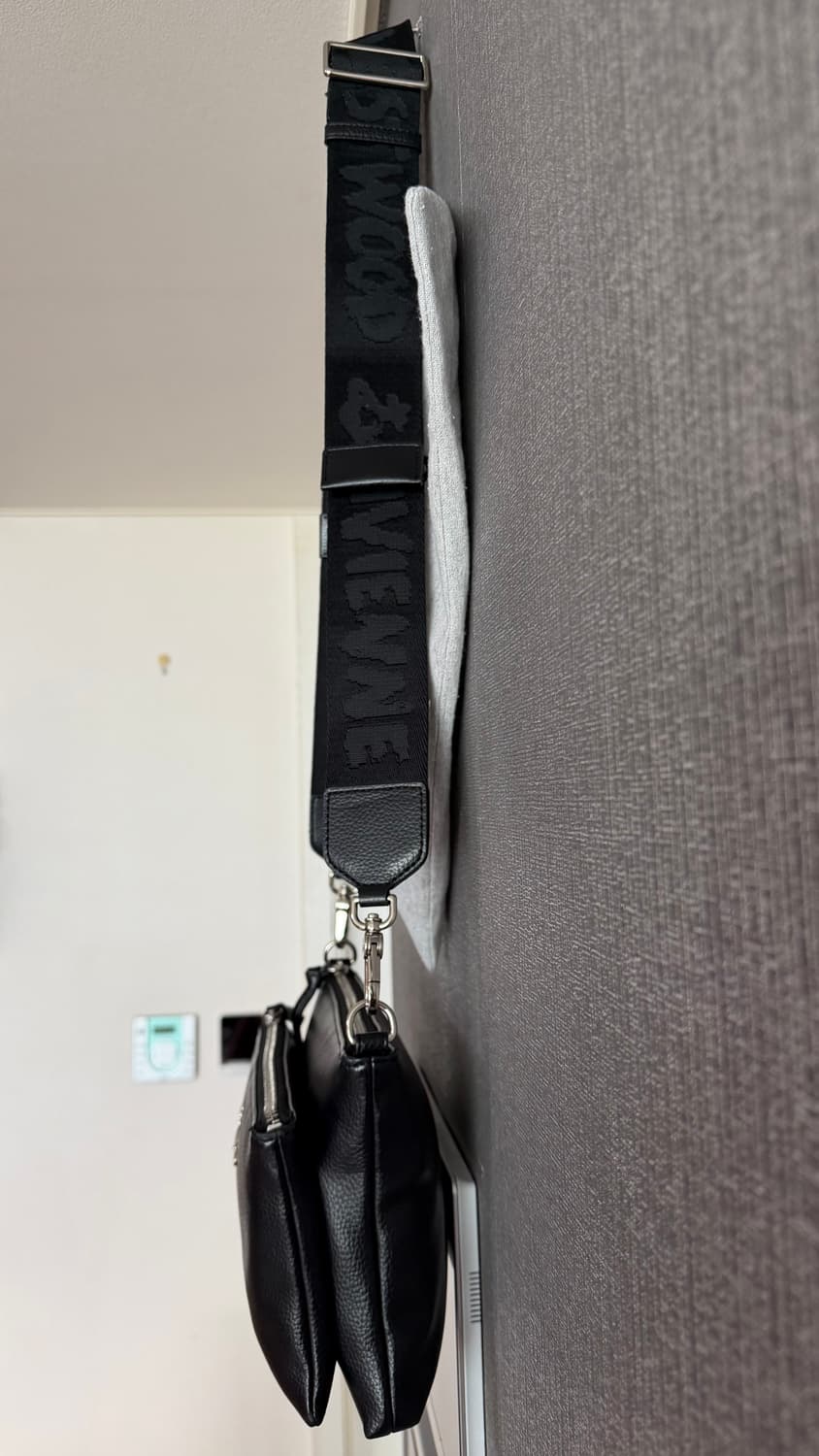 비비안웨스트우드 페니 더블 파우치 크로스백 더스트백 정품 증명서 포함 상품이미지2