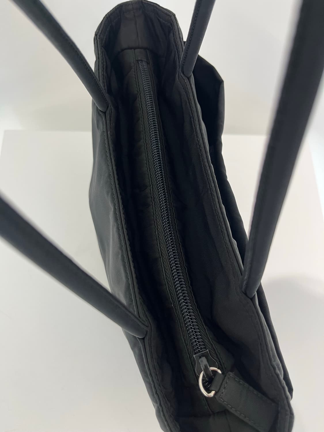 프라다 사이드로고 나일론 토트백 상품이미지3