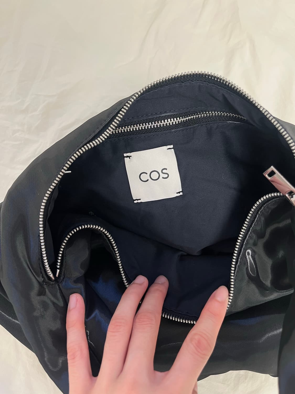 Cos 미니 하이샤인 숄더백 블랙 상품이미지2