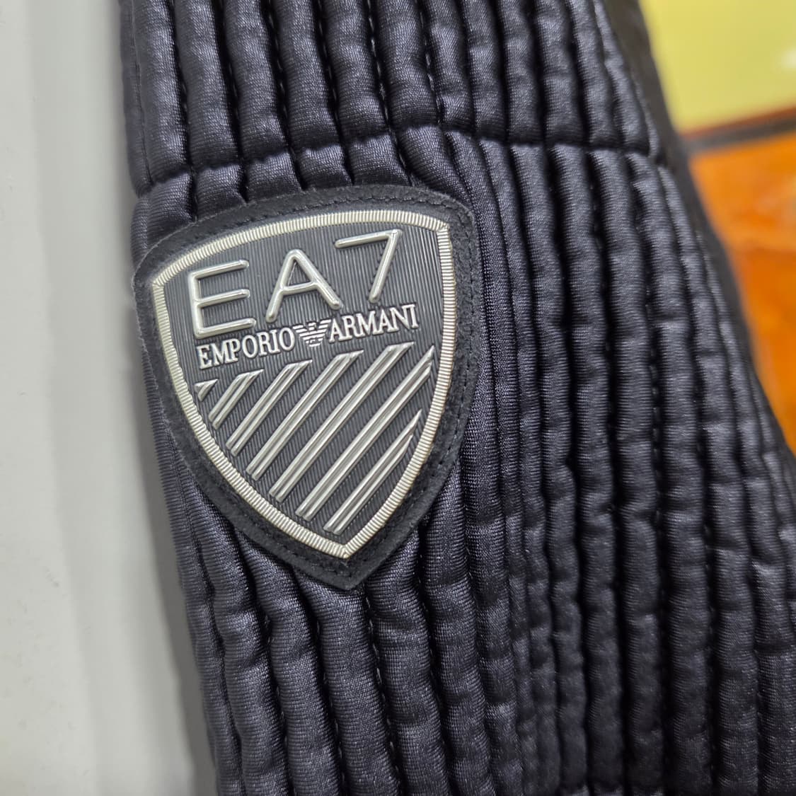 아르마니 블랙 크롭 패딩 봄버 상품이미지2