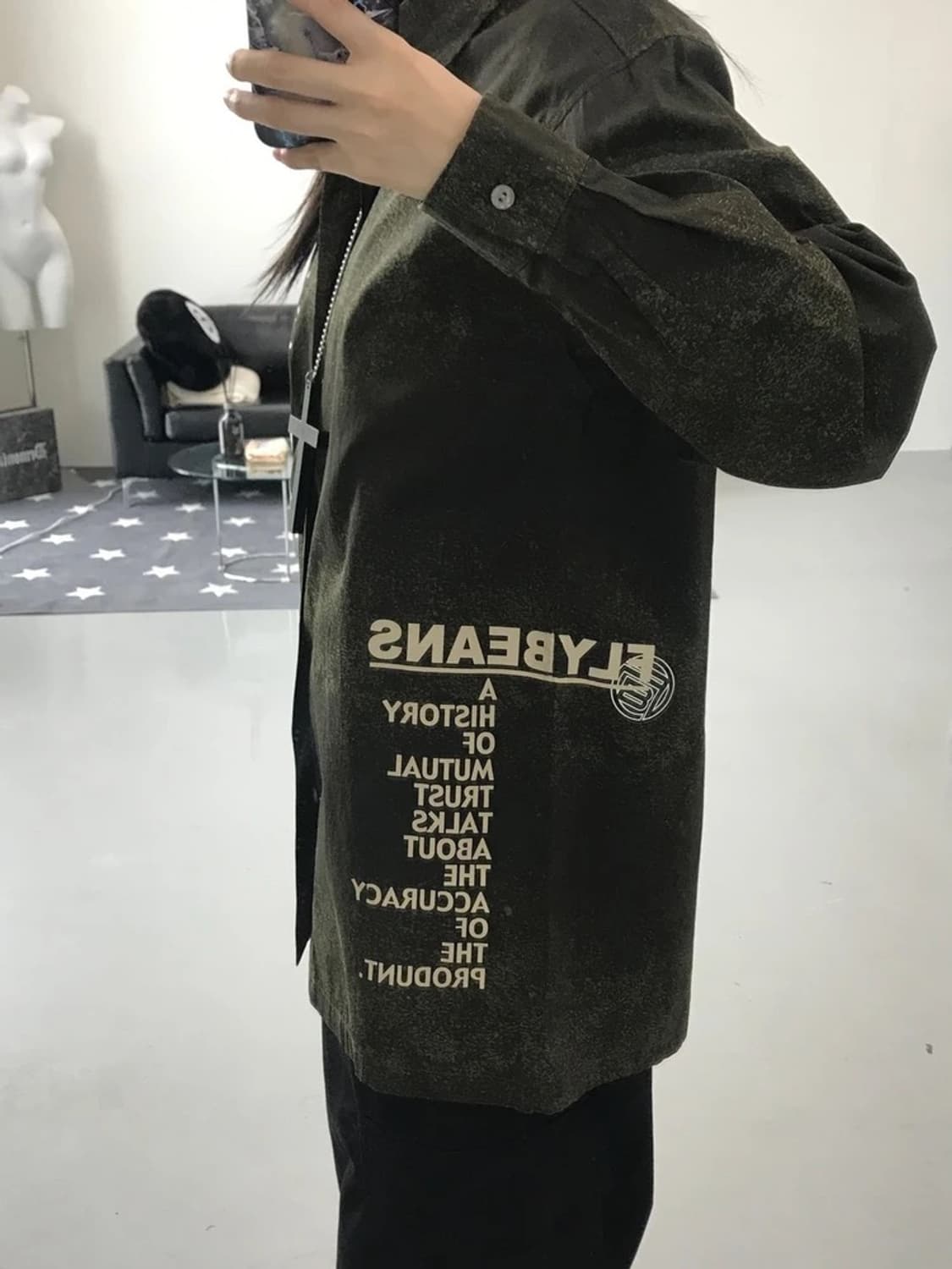 FLYBEANS 카키 그래픽 셔츠  상품이미지2