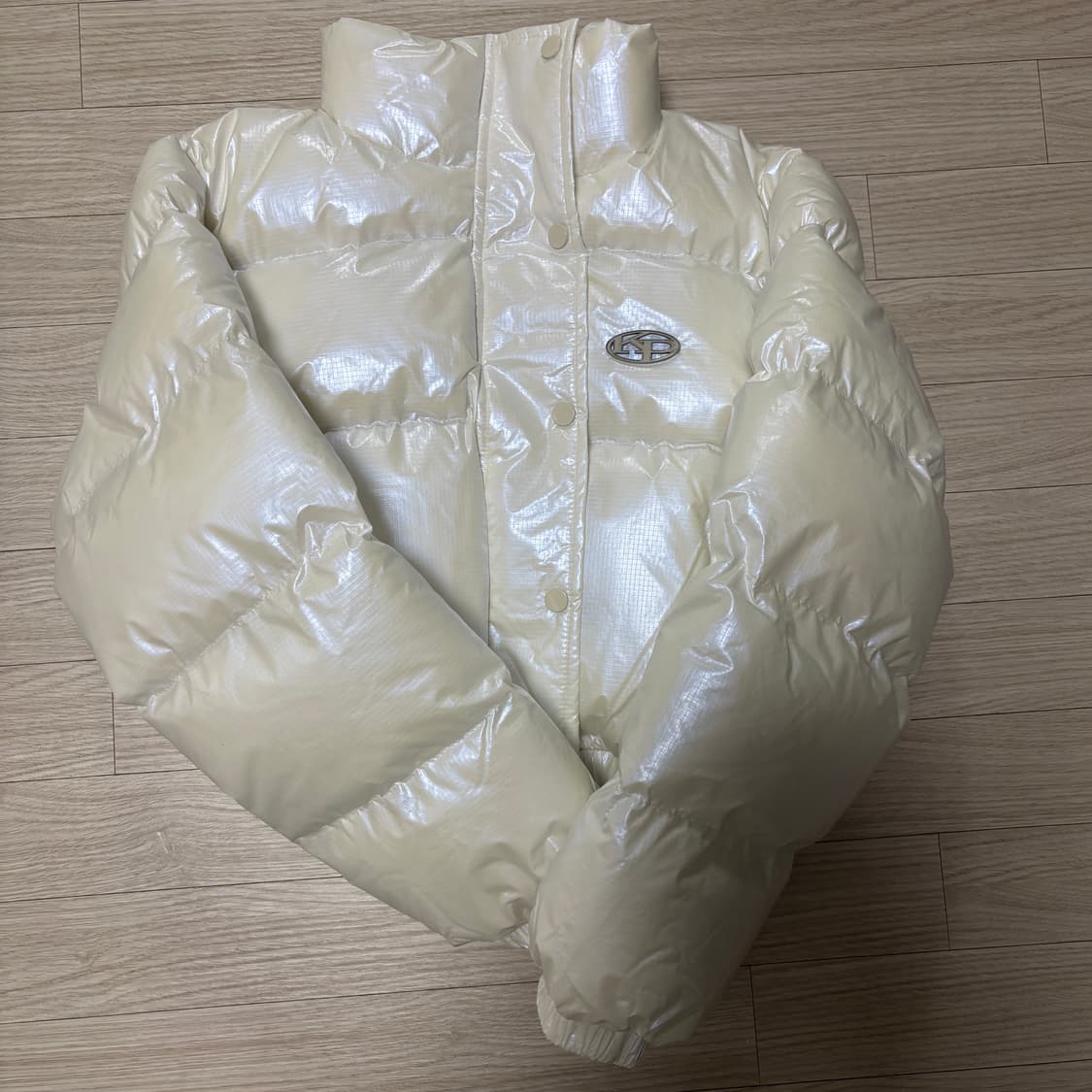 카키포인트 메탈 글로시 패딩 화이트 상품이미지7