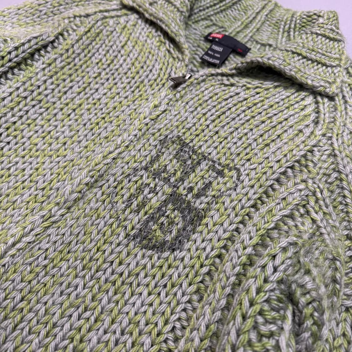 디젤(DIESEL) 그린컬러 믹스 패턴 데미지 로고 울 케이블 니트 집업 상품이미지4