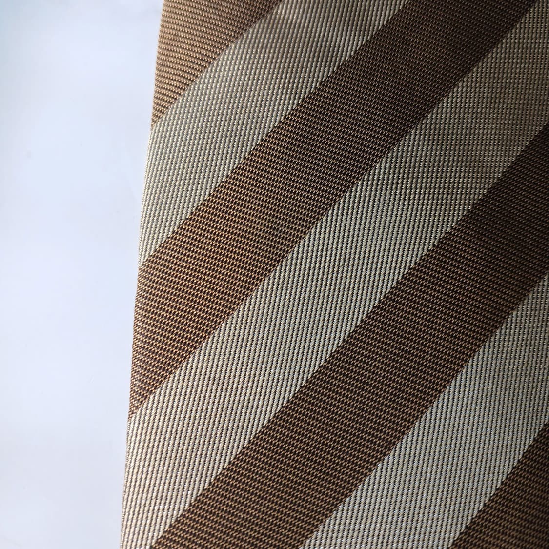 입생로랑 실크레지멘탈 스트라이프 넥타이 9.6cm A등급 A19803
 상품이미지7