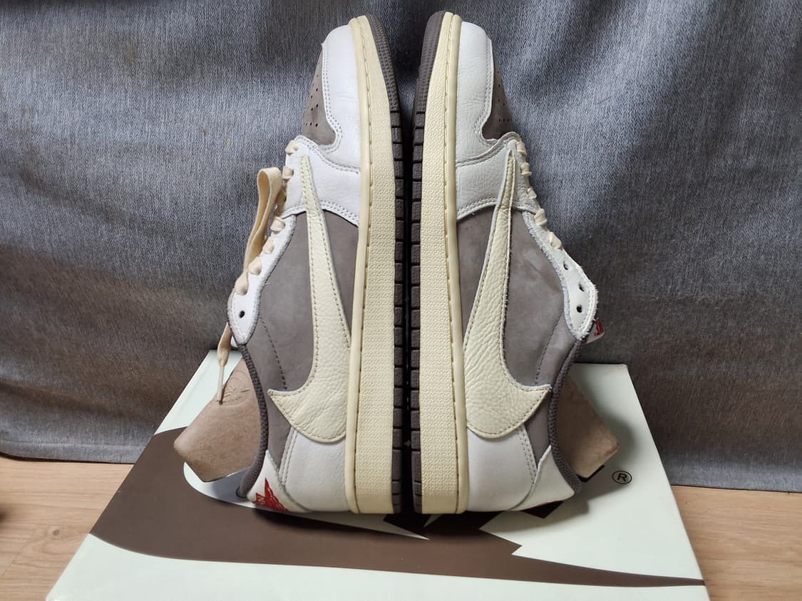 나이키 트래비스 스캇 로우 OG 리버스 모카 275 상품이미지4