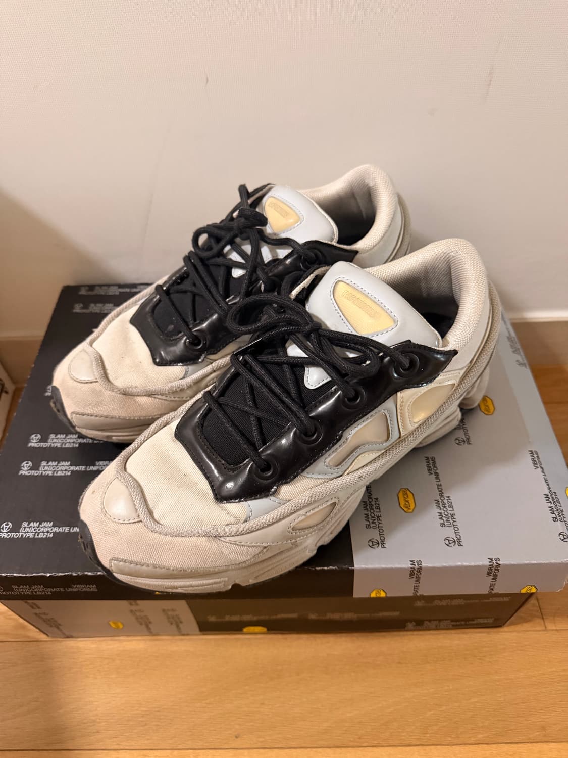 라프시몬스 아디다스 신발 상품이미지1