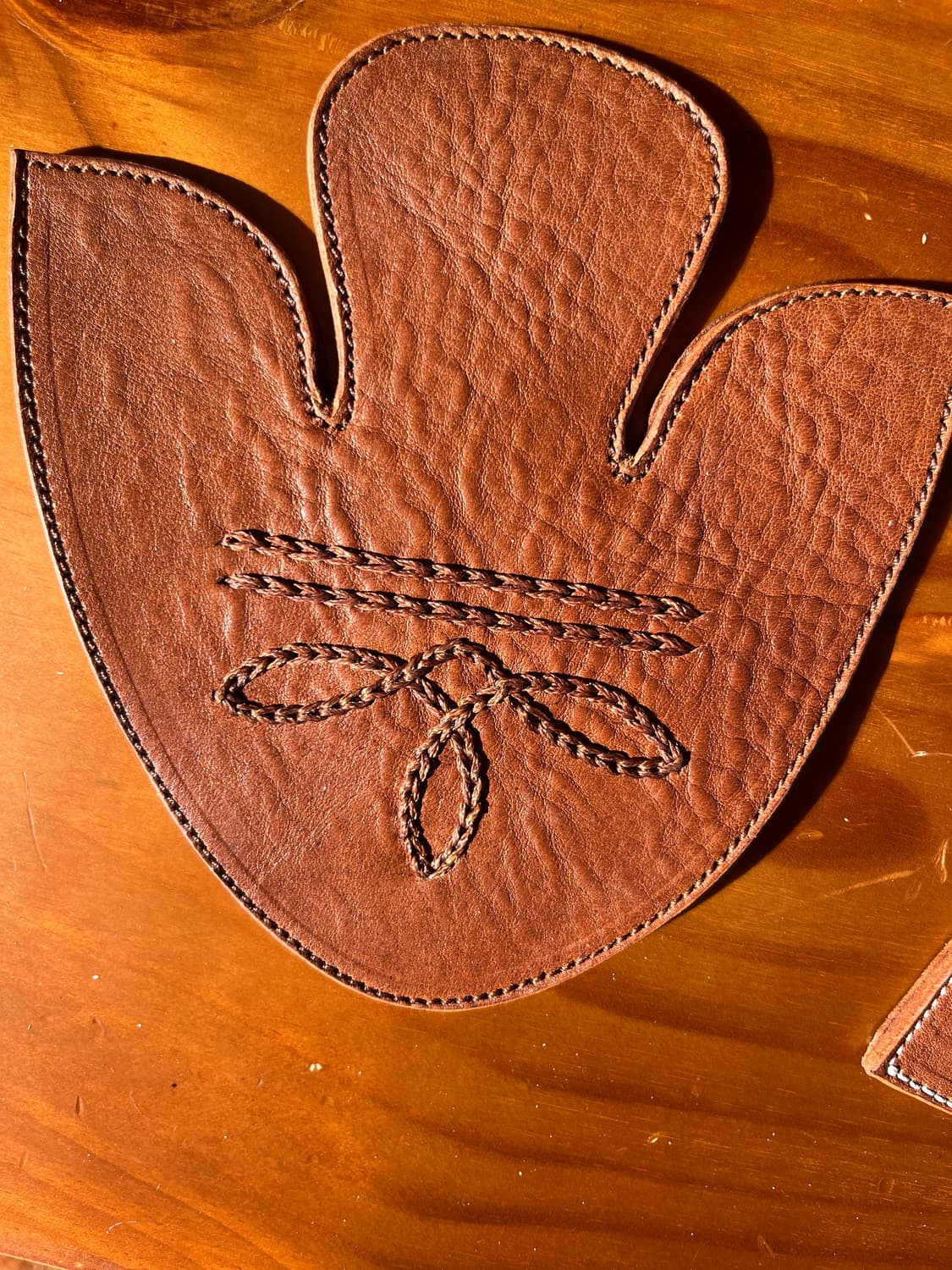 Hand-Embroidered Leather Cup Coaster 상품이미지4