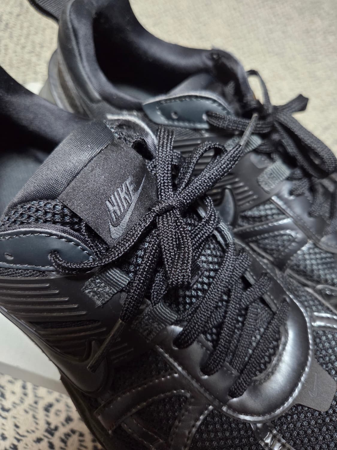 나이키 V2K 런 블랙 앤트러사이트 285 상품이미지7