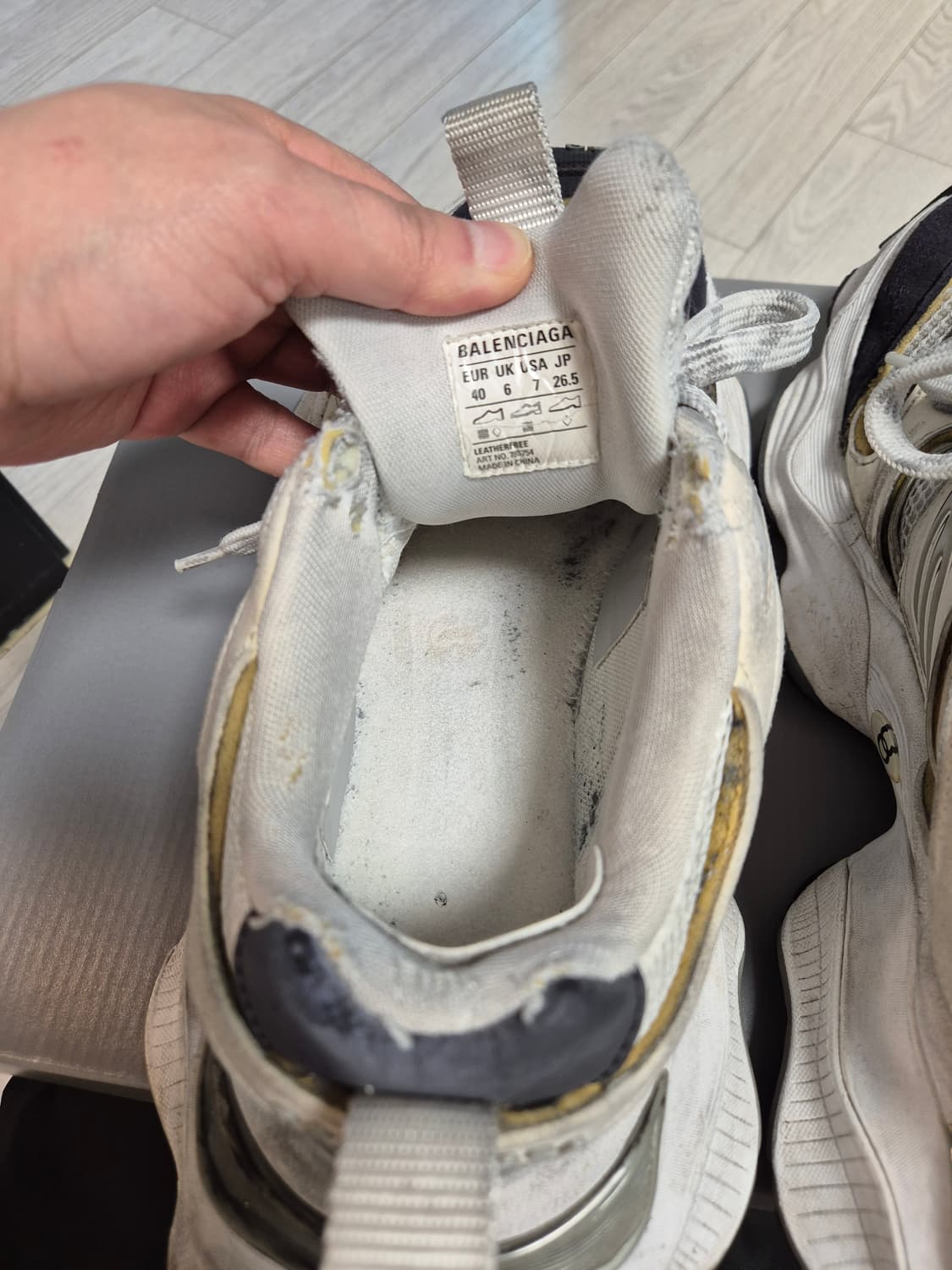 발렌시아가 카고 스니커즈 검흰 40 상품이미지5