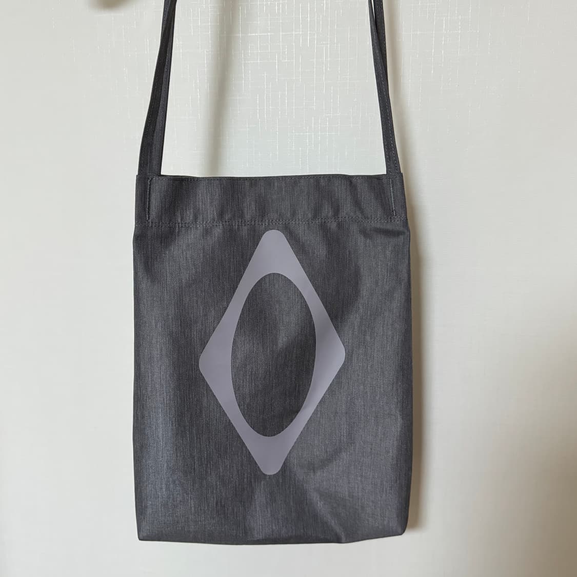 미스치프 롬버스 마켓백 차콜 그레이 상품이미지5