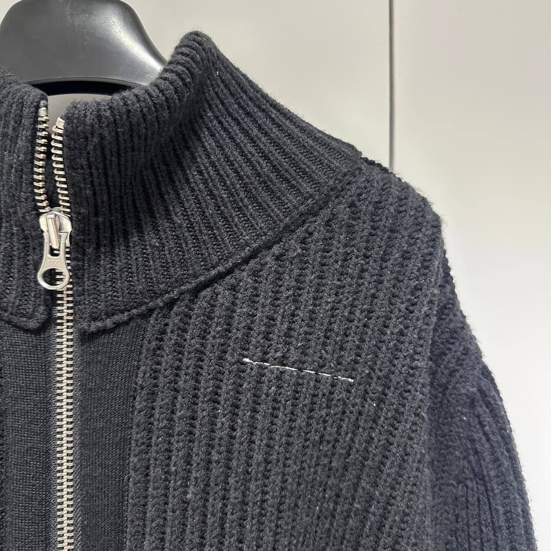 MM6 더블사이드 드라이버 니트 집업 상품이미지6