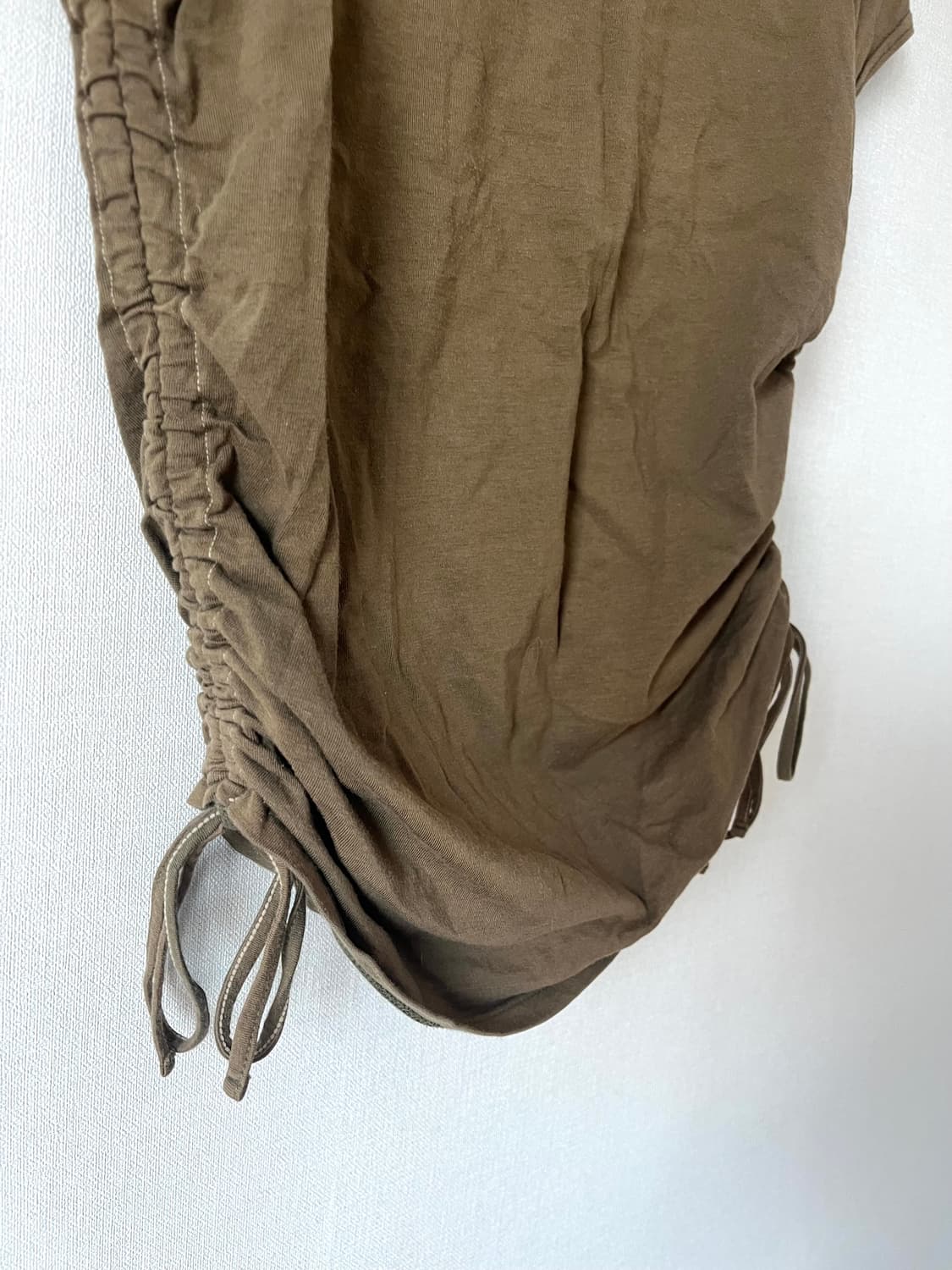 COUP DE CHANCE 카키 셔링 탑 상품이미지2