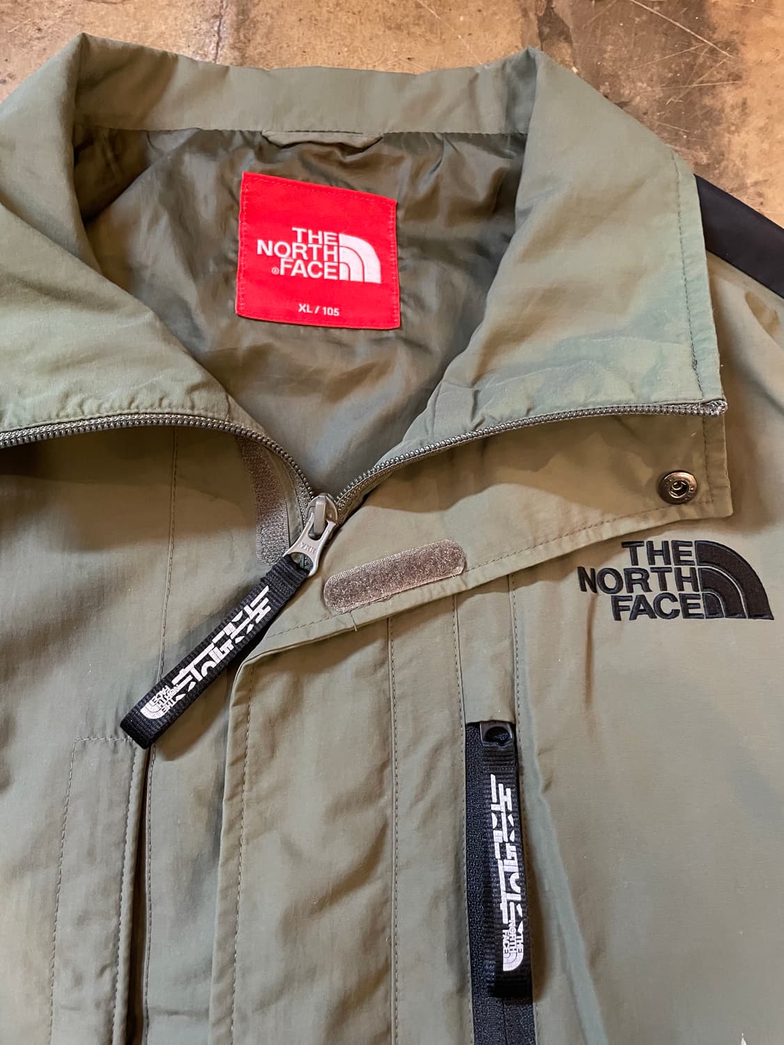 노스페이스 올드스쿨 카키 배색 윈드 자켓  상품이미지3