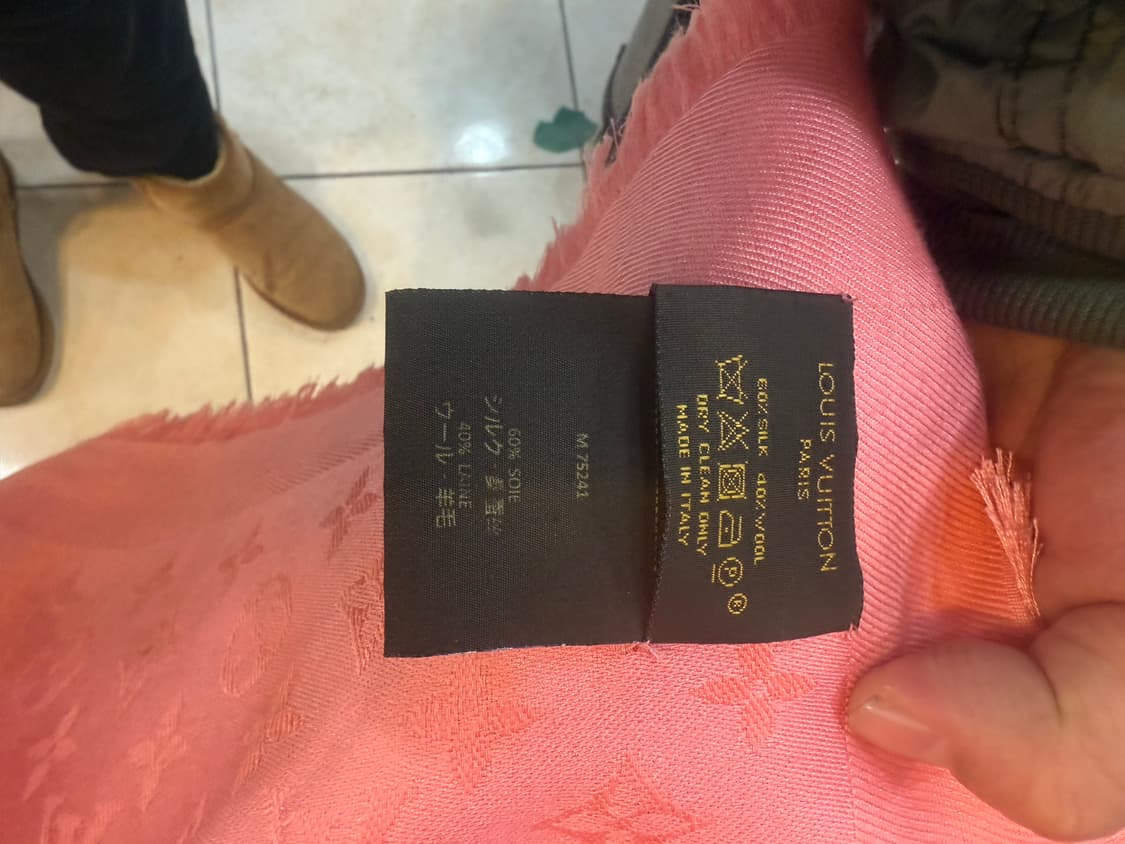 정품 루이비통 모노그램 실크혼방 숄 팝니다 상품이미지2