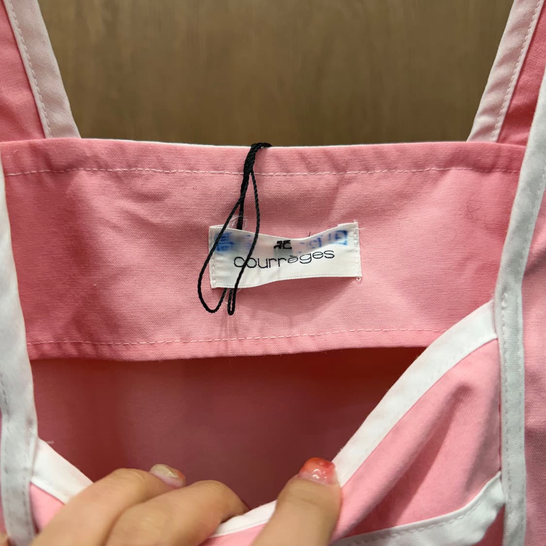 꾸레쥬 슬리브리스 에이프런 미디 원피스 로고 자수 플랩 포켓 디테일 핑크 상품이미지7