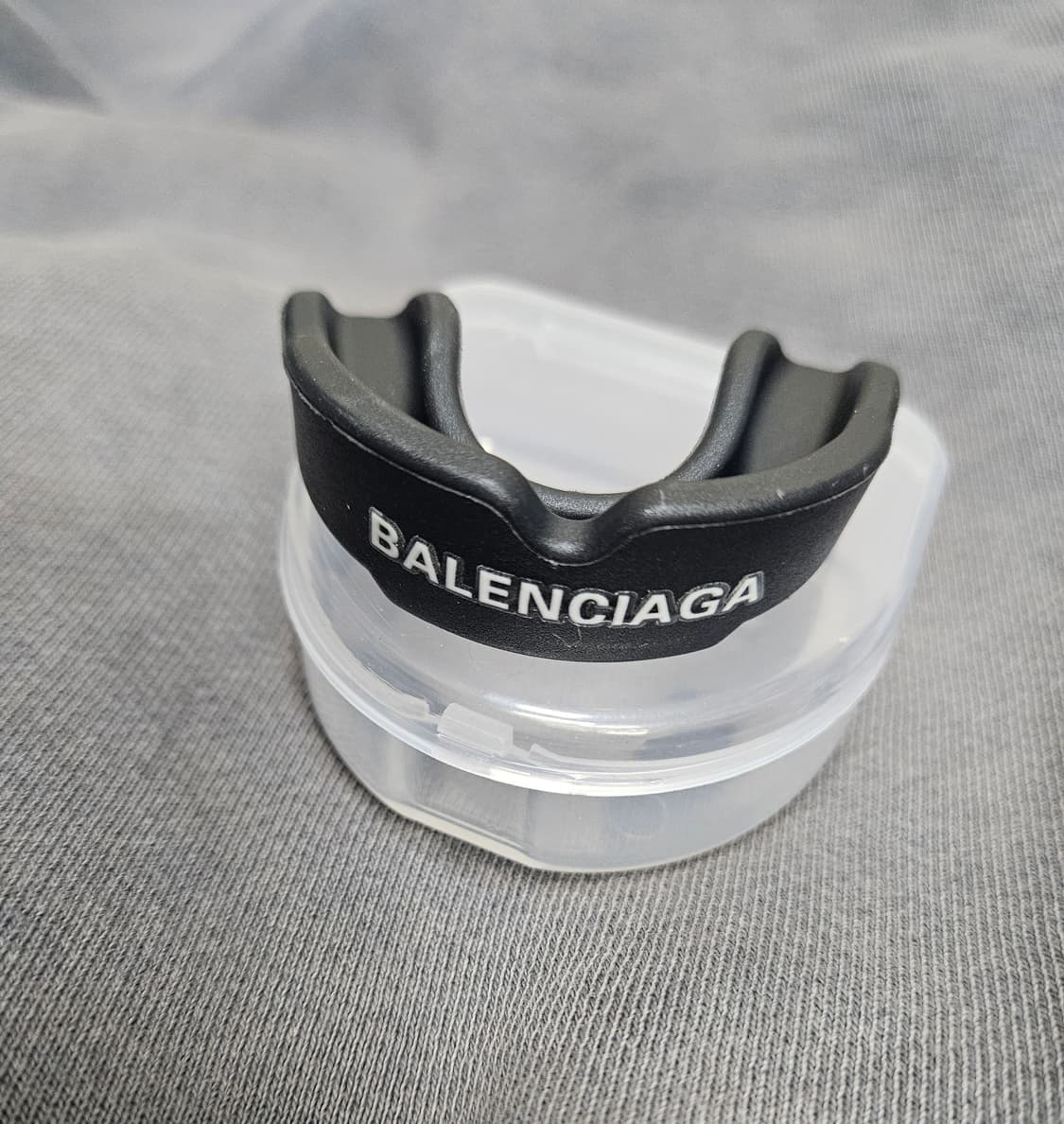 칸예 웨스트 마우스가드 상품이미지2