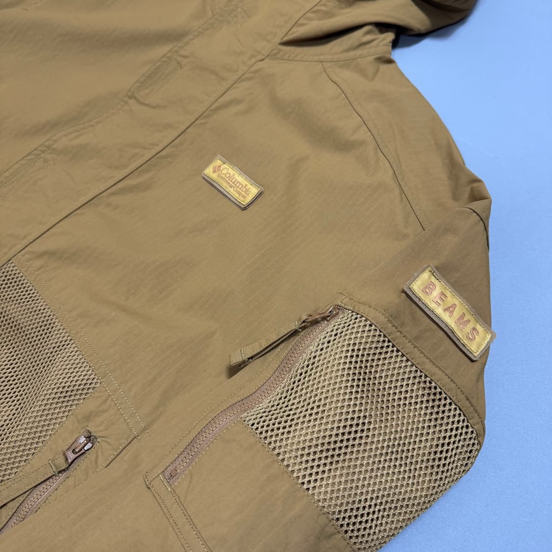 빔즈 x 컬럼비아 20ss 브라운컬러 매쉬포켓 나일론 챌린저 윈드브레이커 상품이미지4