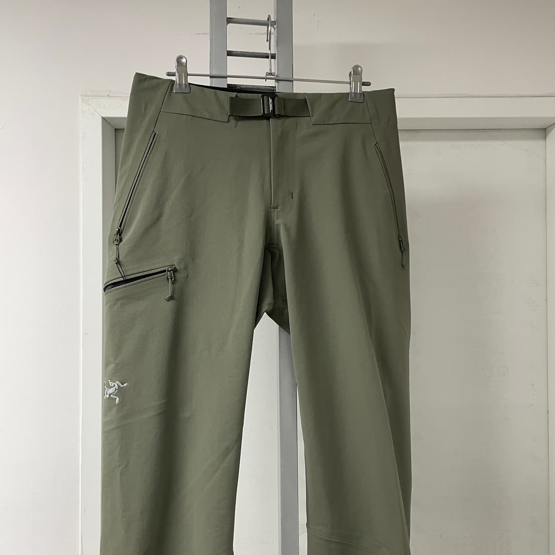 아크테릭스 카키 팬츠 28 상품이미지2