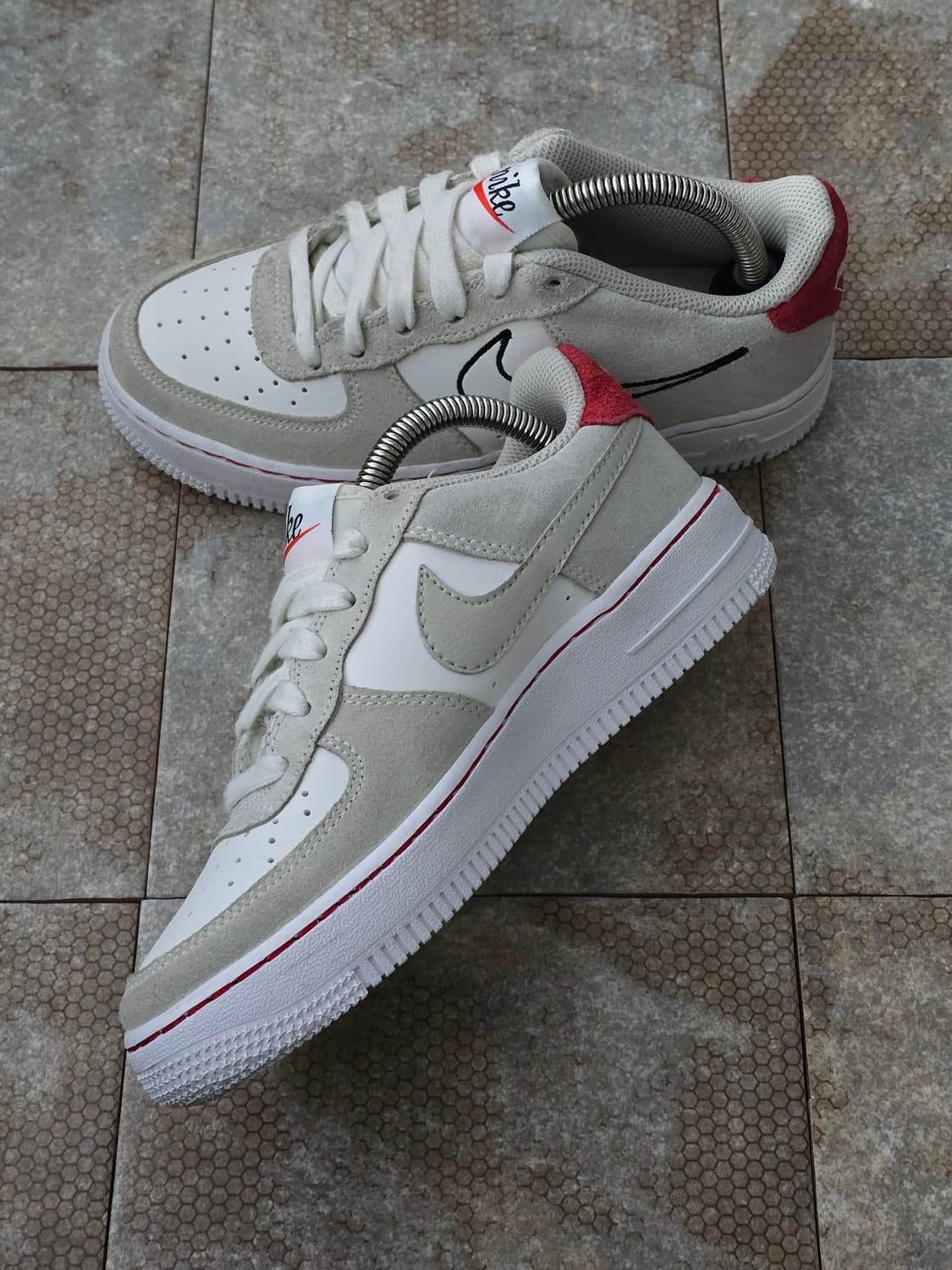 (230)나이키 에어포스 1 lv8 s50 라이트 스톤 상품이미지5
