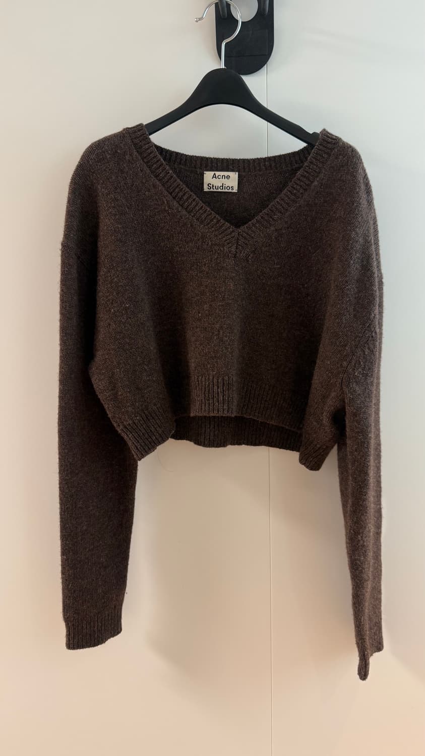 Acne Studios 아크네 브라운 울 100% 브이넥 크롭 니트스웨터 상품이미지1