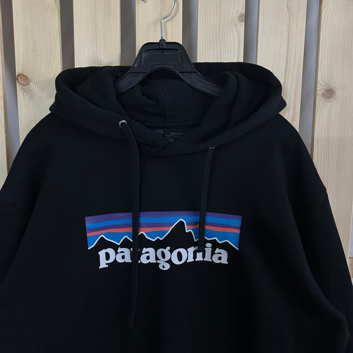 (L) 파타고니아 빅로고 블랙 후드티 상품이미지3