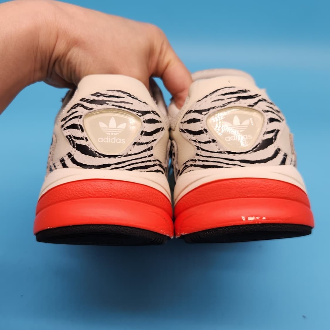 oo 아디다스 팔콘 레오파드 여성운동화240  상품이미지4