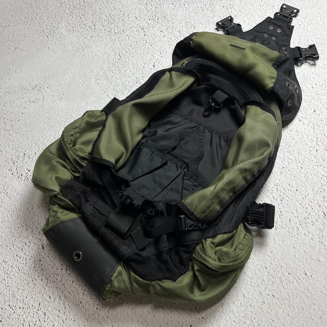 Vintage 00s Oakley Icon Backpack 2.0 상품이미지4