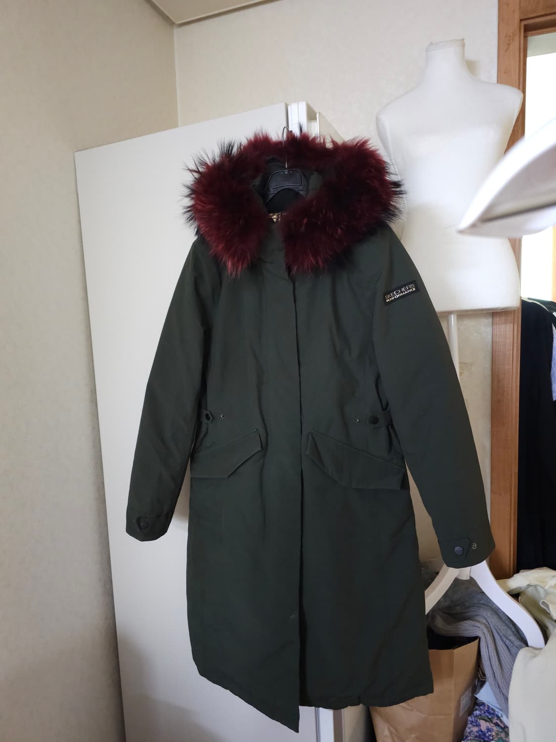 스케쳐스 구스다운  라쿤퍼  롱패딩 카키 상품이미지1