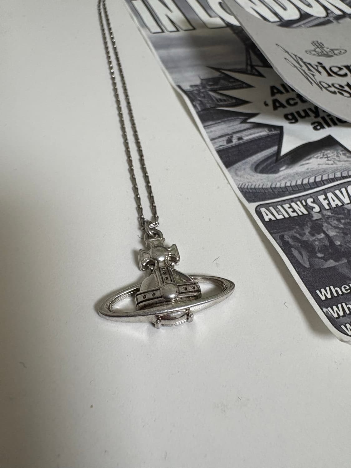 비비안웨스트우드 바스 릴리프 실버 목걸이 정품 상품이미지1