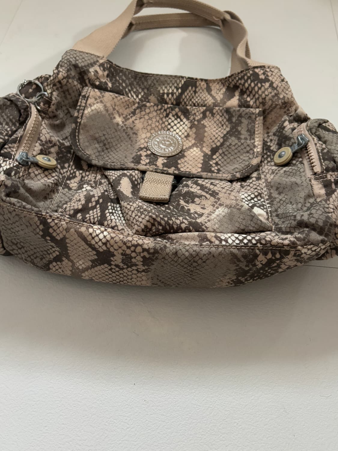 • Kipling snake pattern gray shoulder ba 상품이미지5