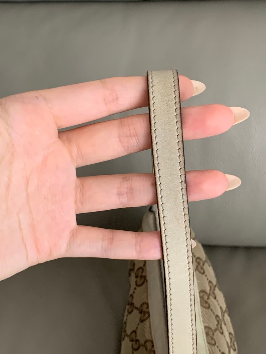 🤍 Gucci 캔버스 GG 미니 자가드 하트 로고 참 바게트 백 상품이미지7