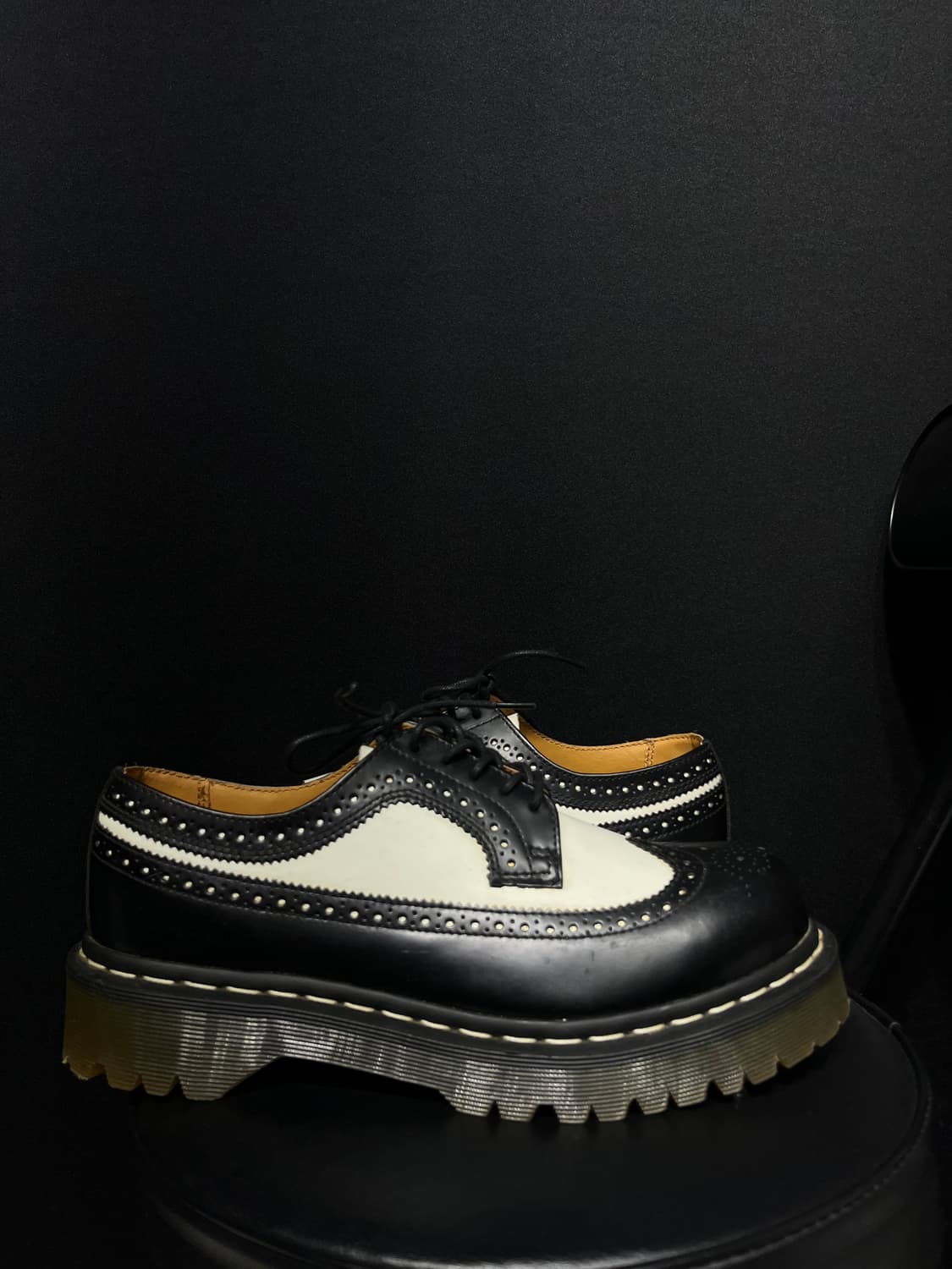 닥터마틴 블랜앤화이트 스므스 로퍼 상품이미지5