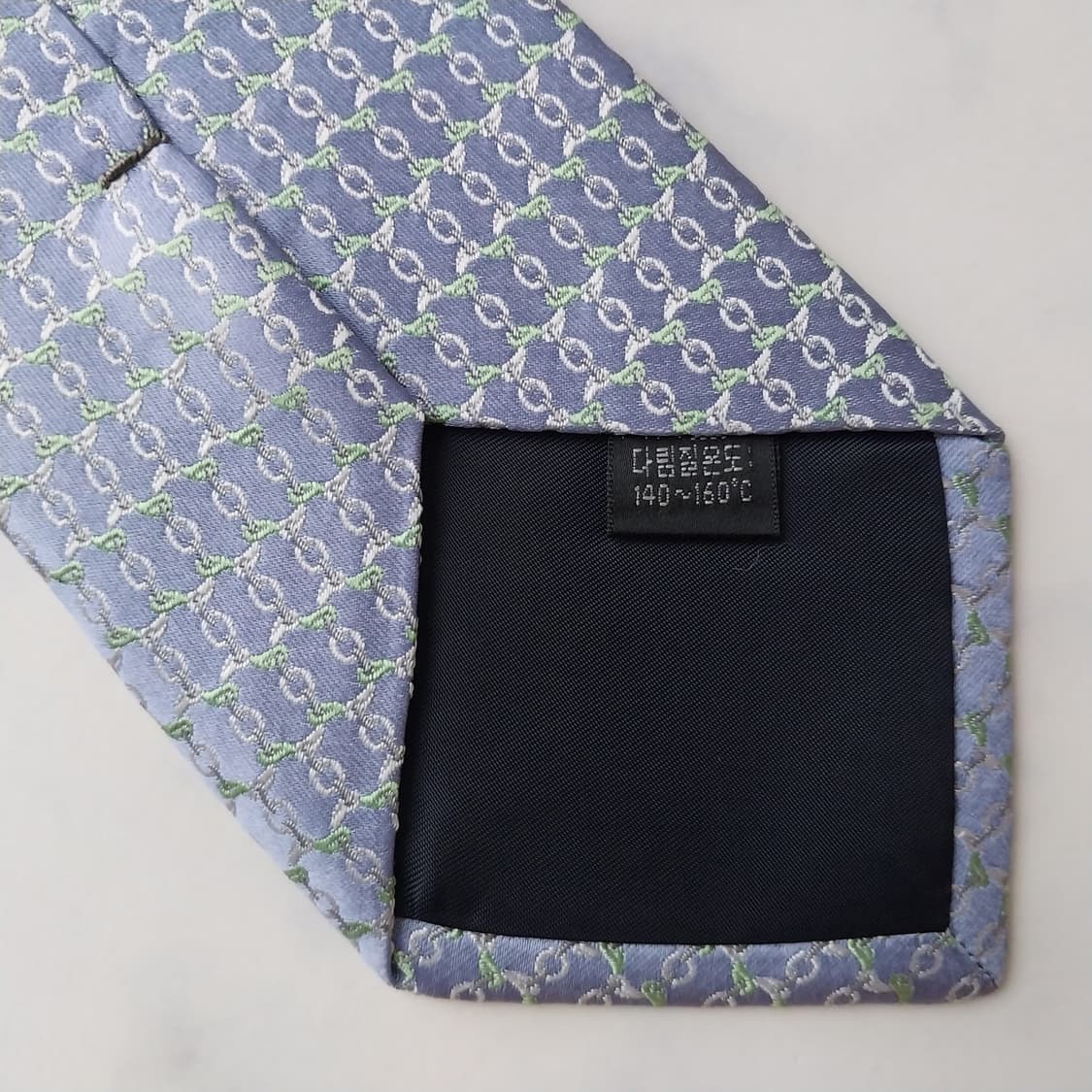 아쿠아스큐텀 실크 마이크로 기하 넥타이 9.2cm A+등급 K1793
 상품이미지9