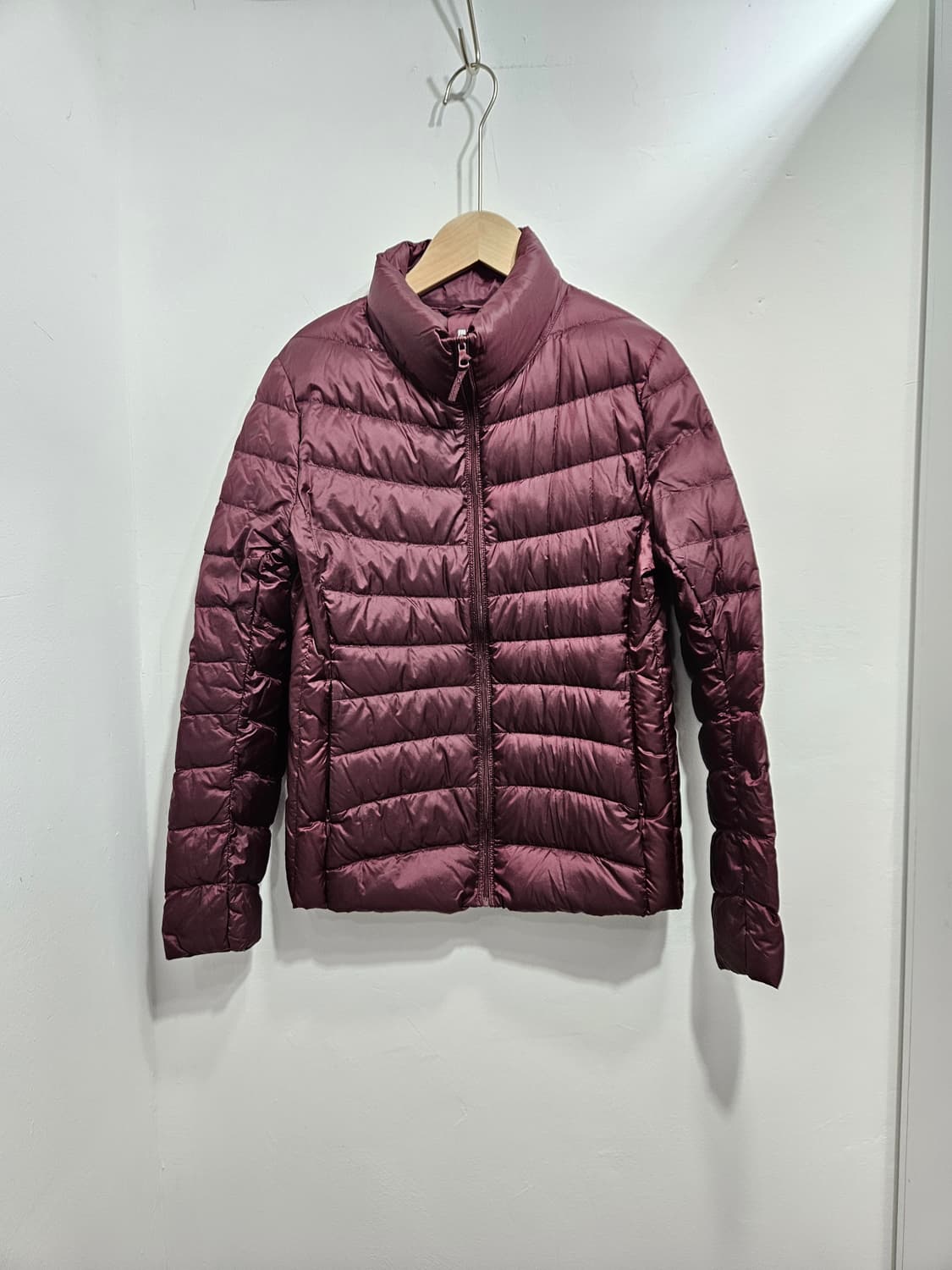 유니클로(UNIQLO) 여성용 경량패딩 버건디  상품이미지1