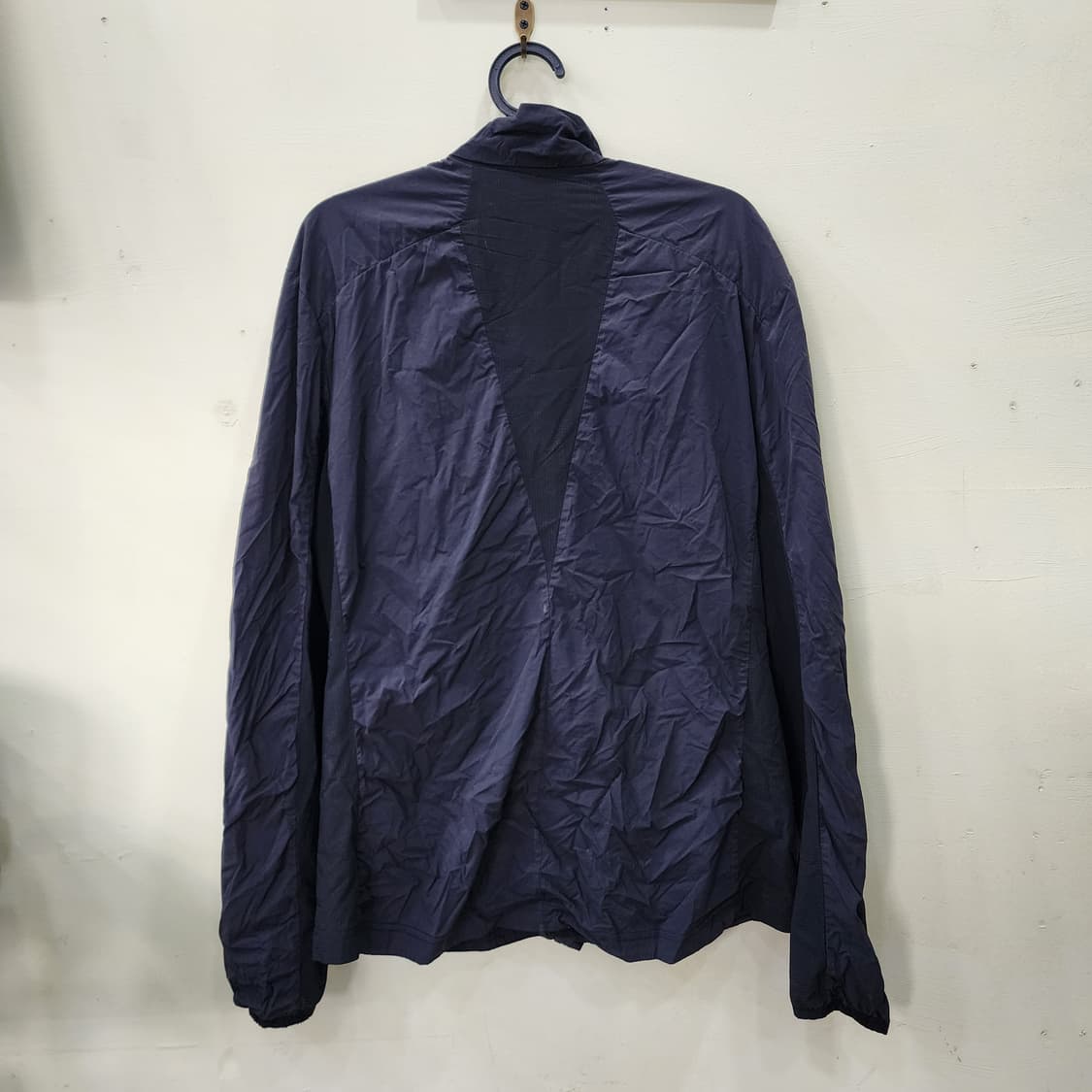 [M] 데상트 경량 윈드브레이커 점퍼 (네이비) 상품이미지3