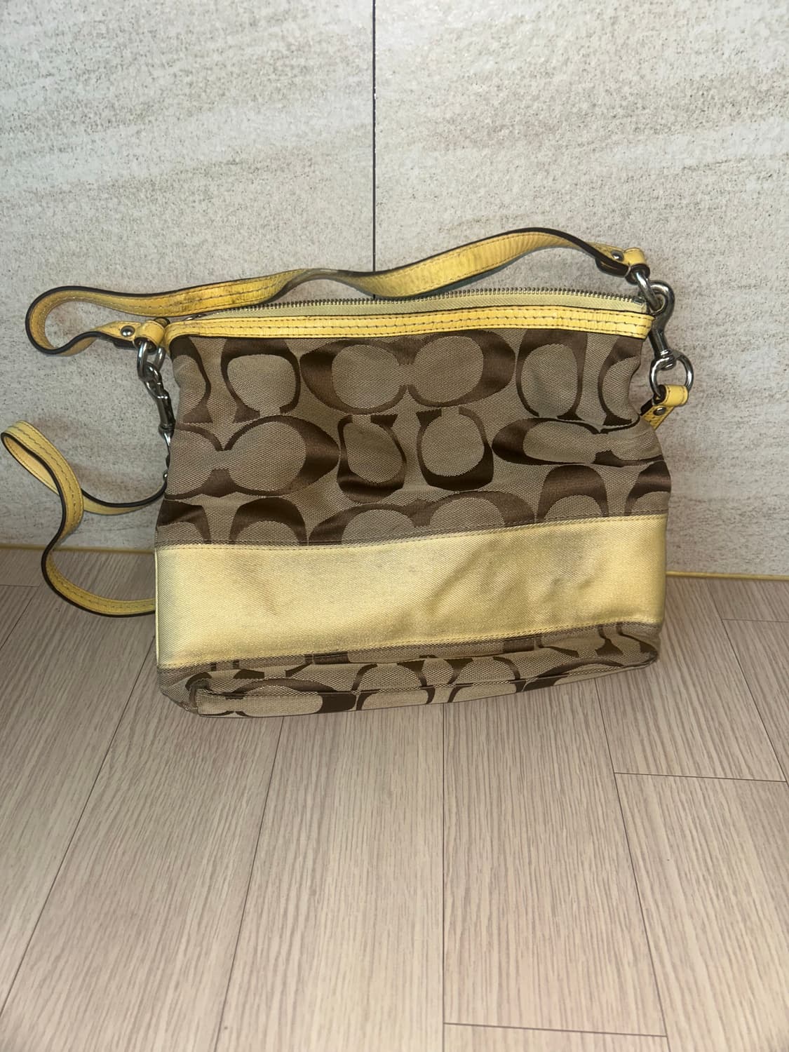 코치 숄더백 상품이미지1