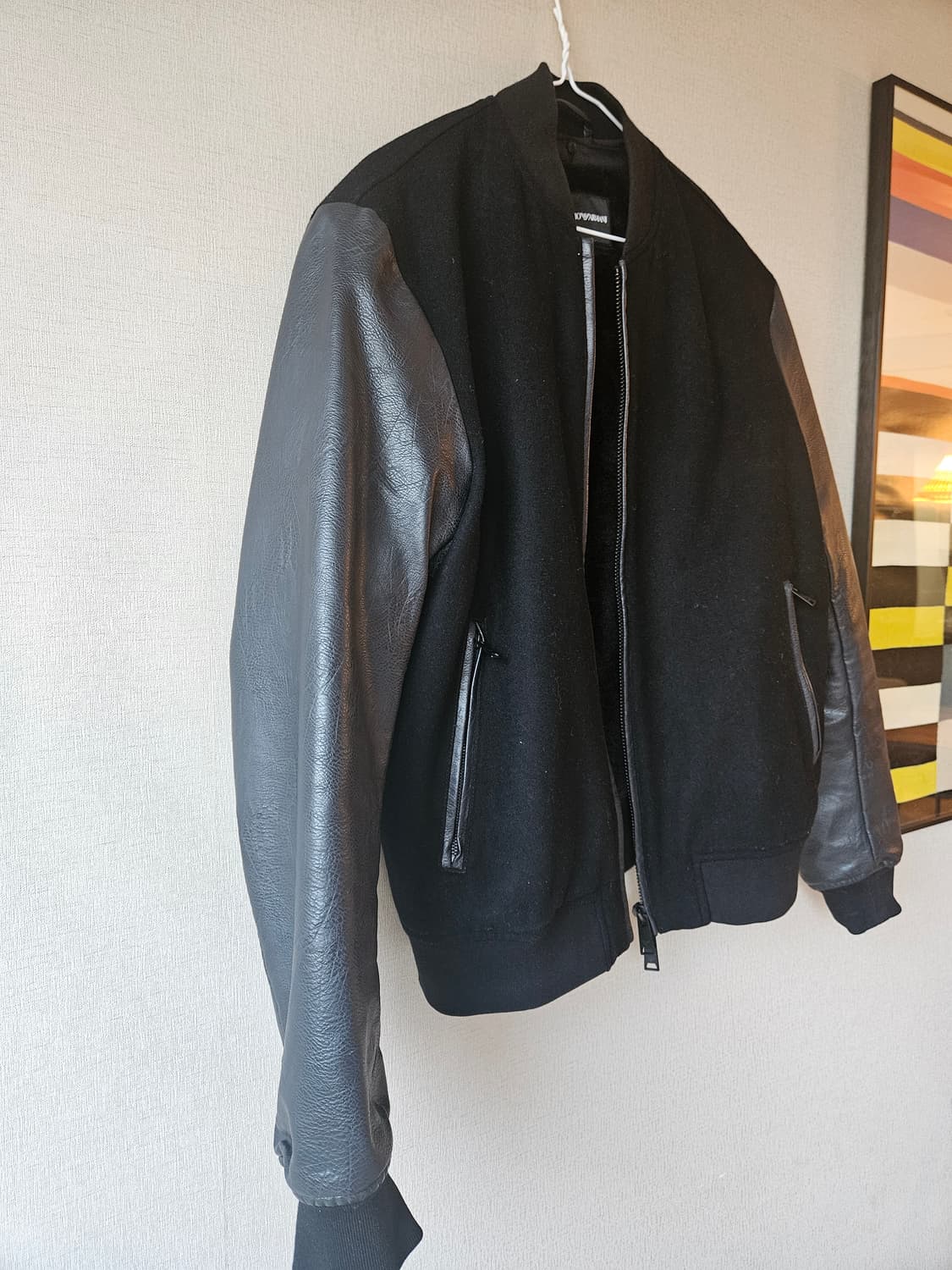 엠포리오 아르마니 블랙 가죽 배색 자켓입니다
- 사이즈는 M 입니다
-  상품이미지7