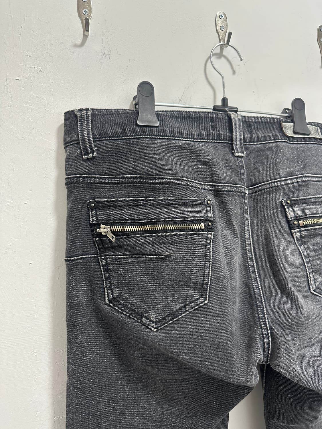 Back zipper detail gray washing jeans 상품이미지5