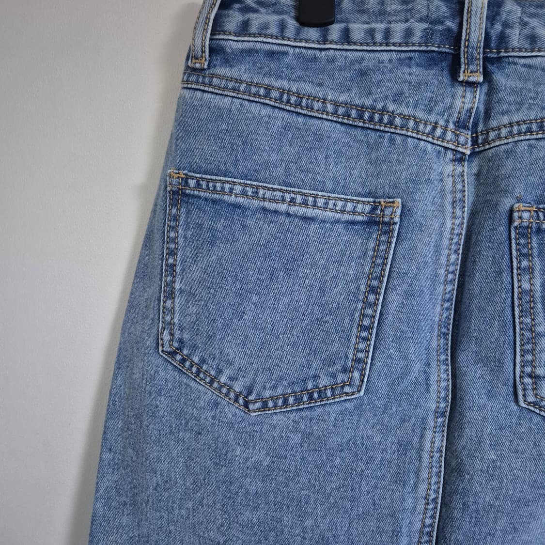 무신사스탠다드 우먼즈 데님 미니 스커트(라이트 인디고) 상품이미지4