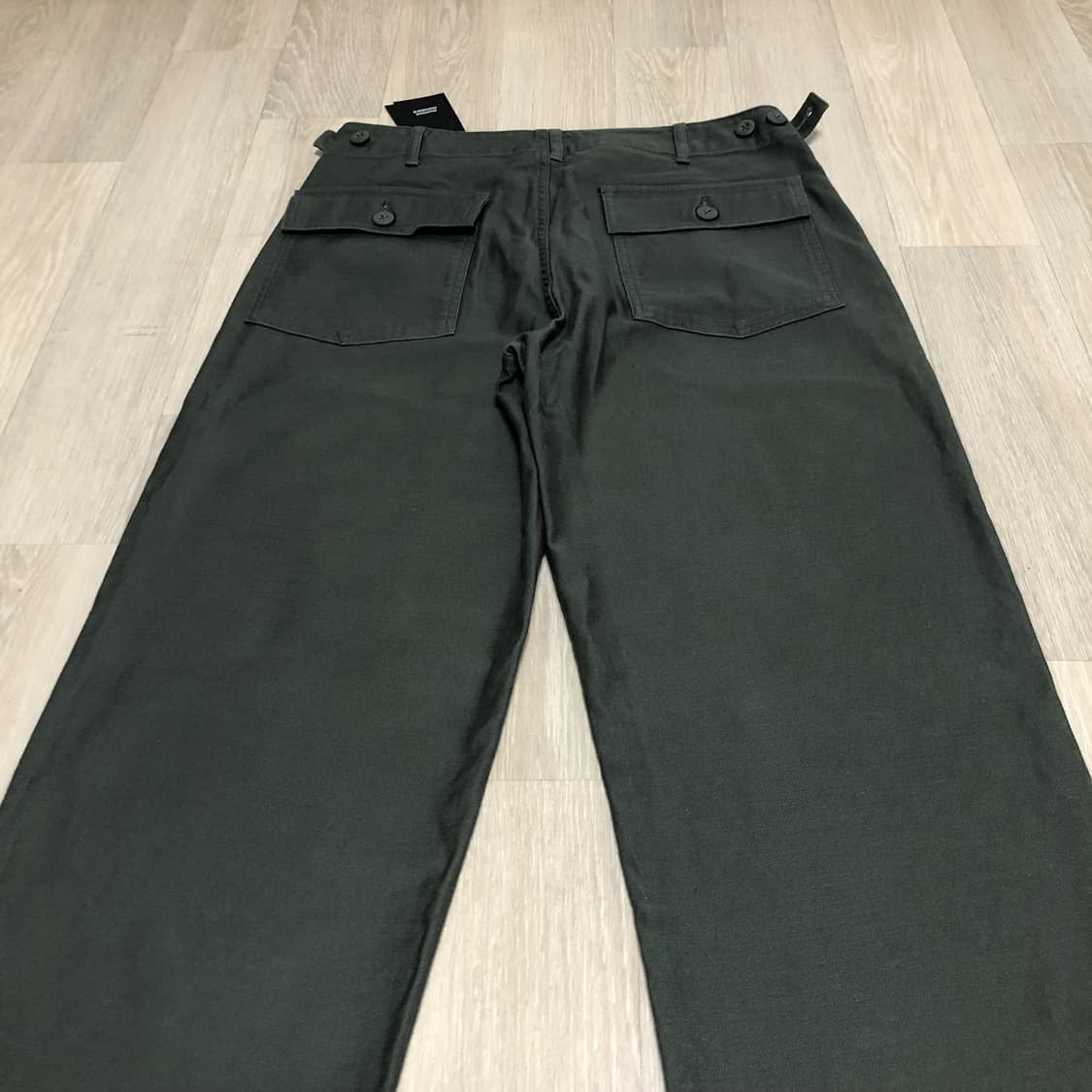 (31) 새상품 무신사 스탠다드 레플리카 백사틴 퍼티그 팬츠 카키 상품이미지9