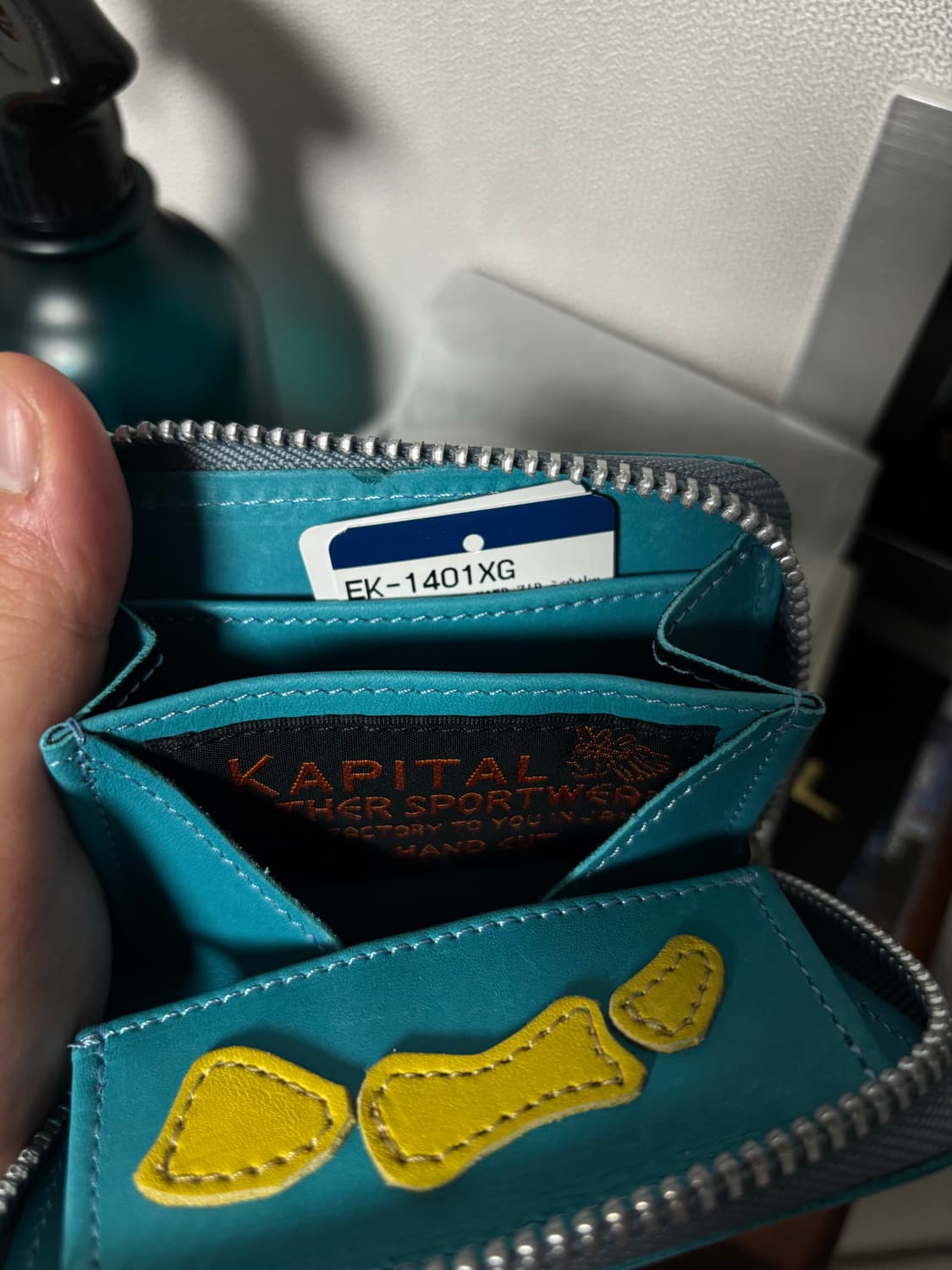 캐피탈 떰즈 업 본 핸드 집 미니 지갑 색소폰 상품이미지3