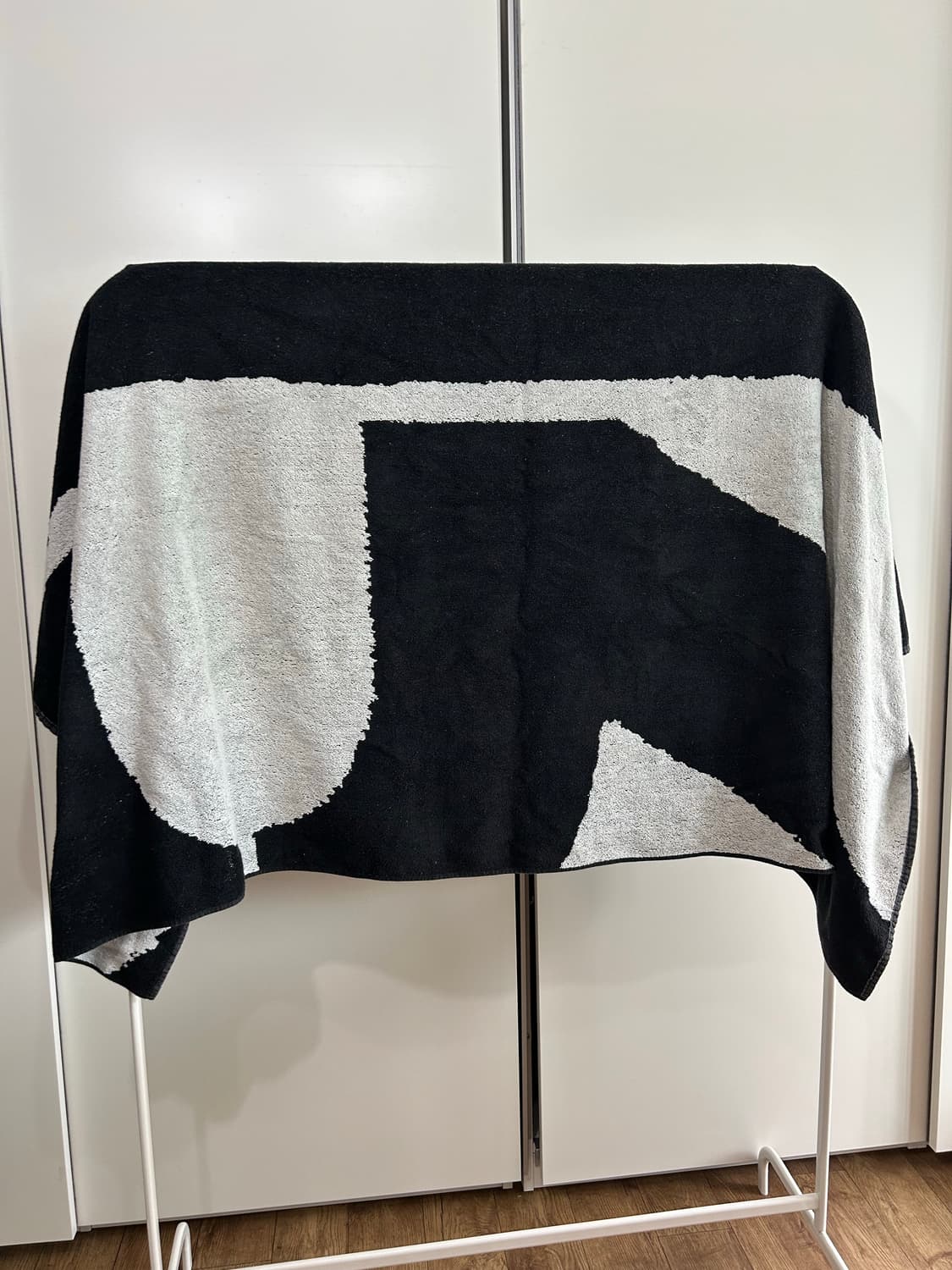 라프시몬스 Christopher Wool 타올 오브제 상품이미지2