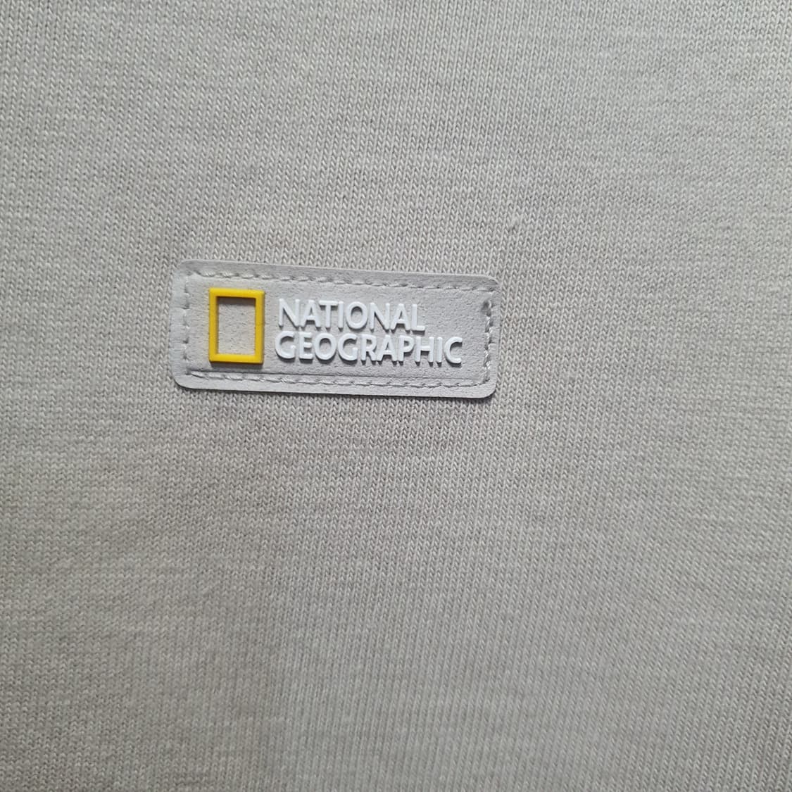 내셔널지오그래픽 베이지색 긴팔 티셔츠  상품이미지4