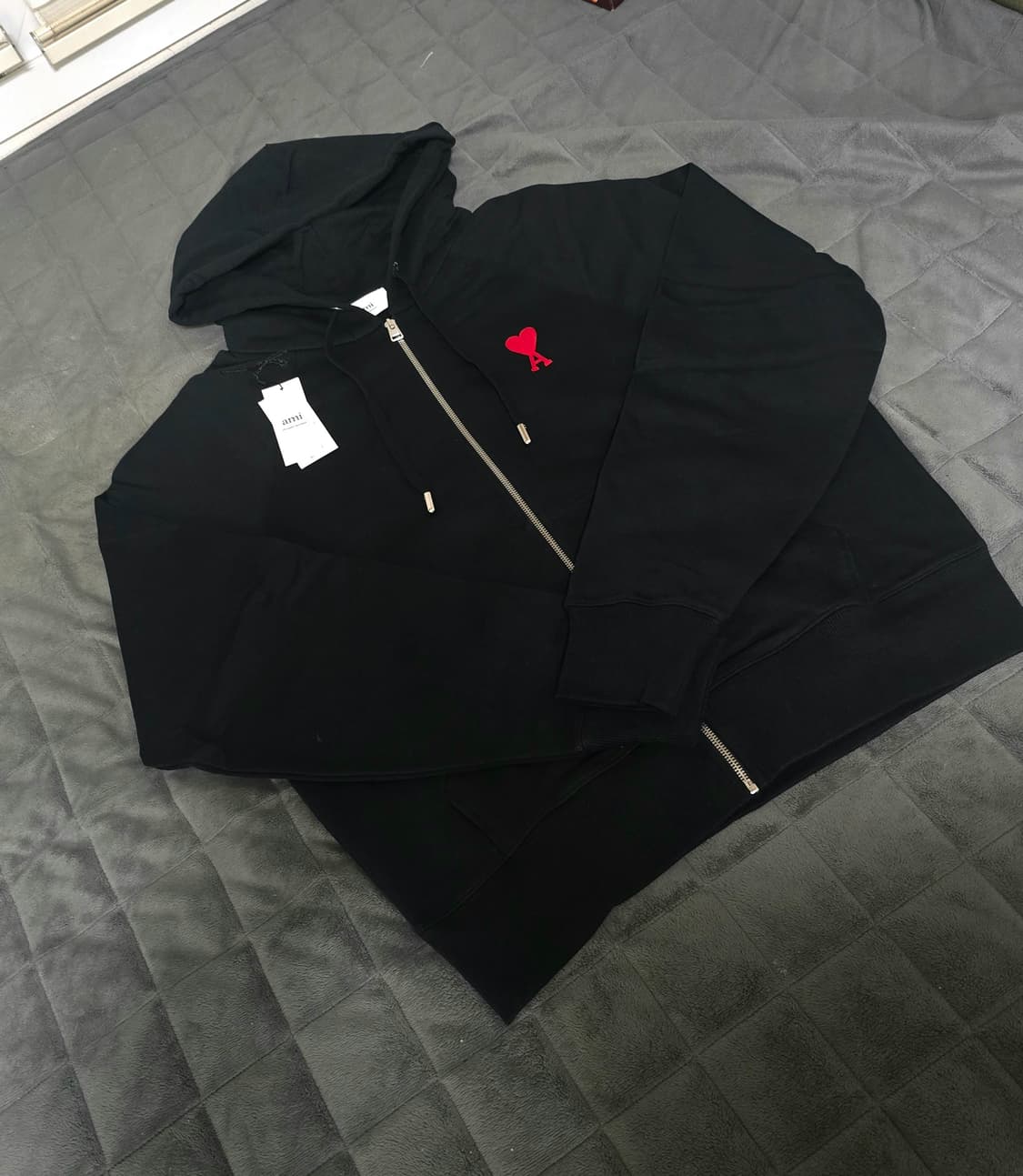 아미 스몰하트 로고 후드 집업 블랙
XL사이즈(국내105) 상품이미지3