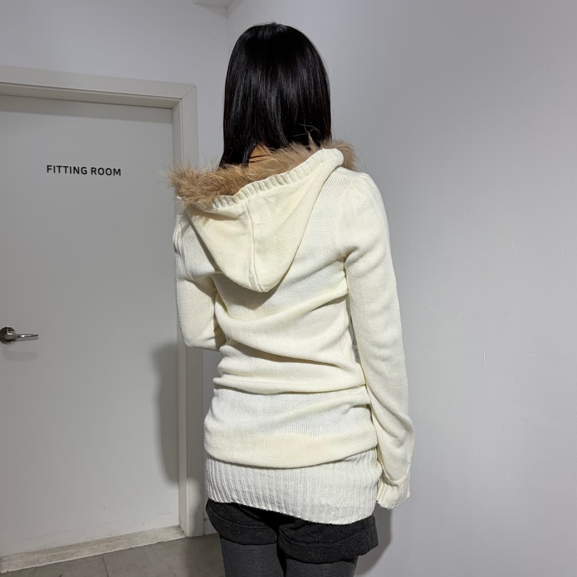 Cecil Mcbee 화이트 퍼 후드 니트 원피스  상품이미지4