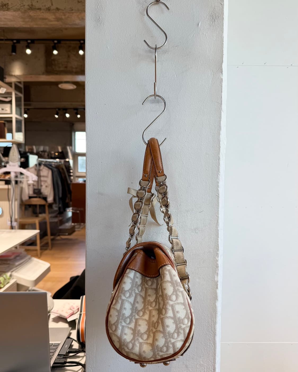 크리스찬 디올 베이지 로맨틱 트로터 숄더백  상품이미지6