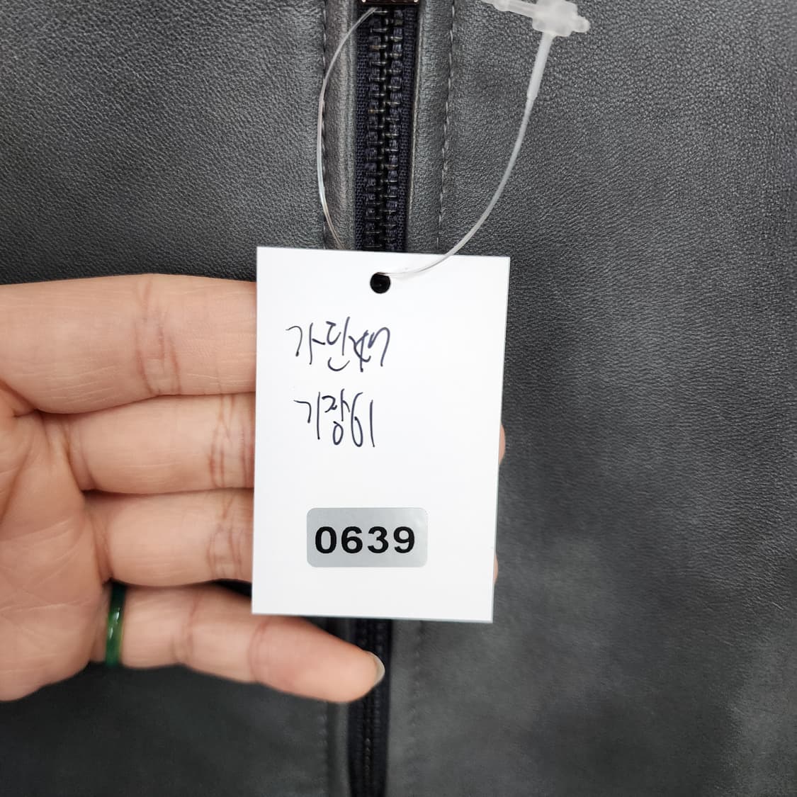 데무 블랙 레더 봄버 자켓 상품이미지8