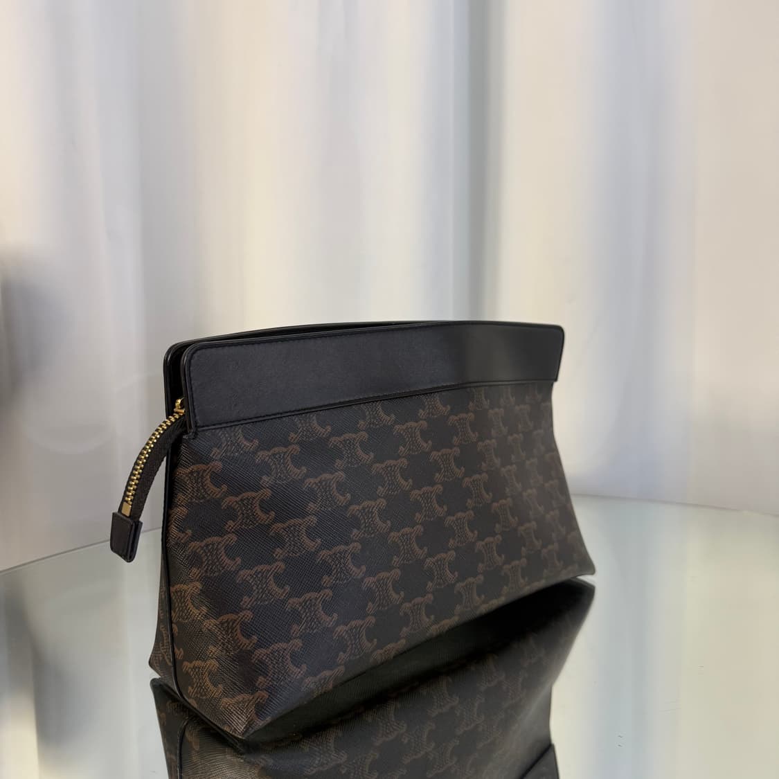 셀린느 포쉐트 트라이앵글 클러치 상품이미지4