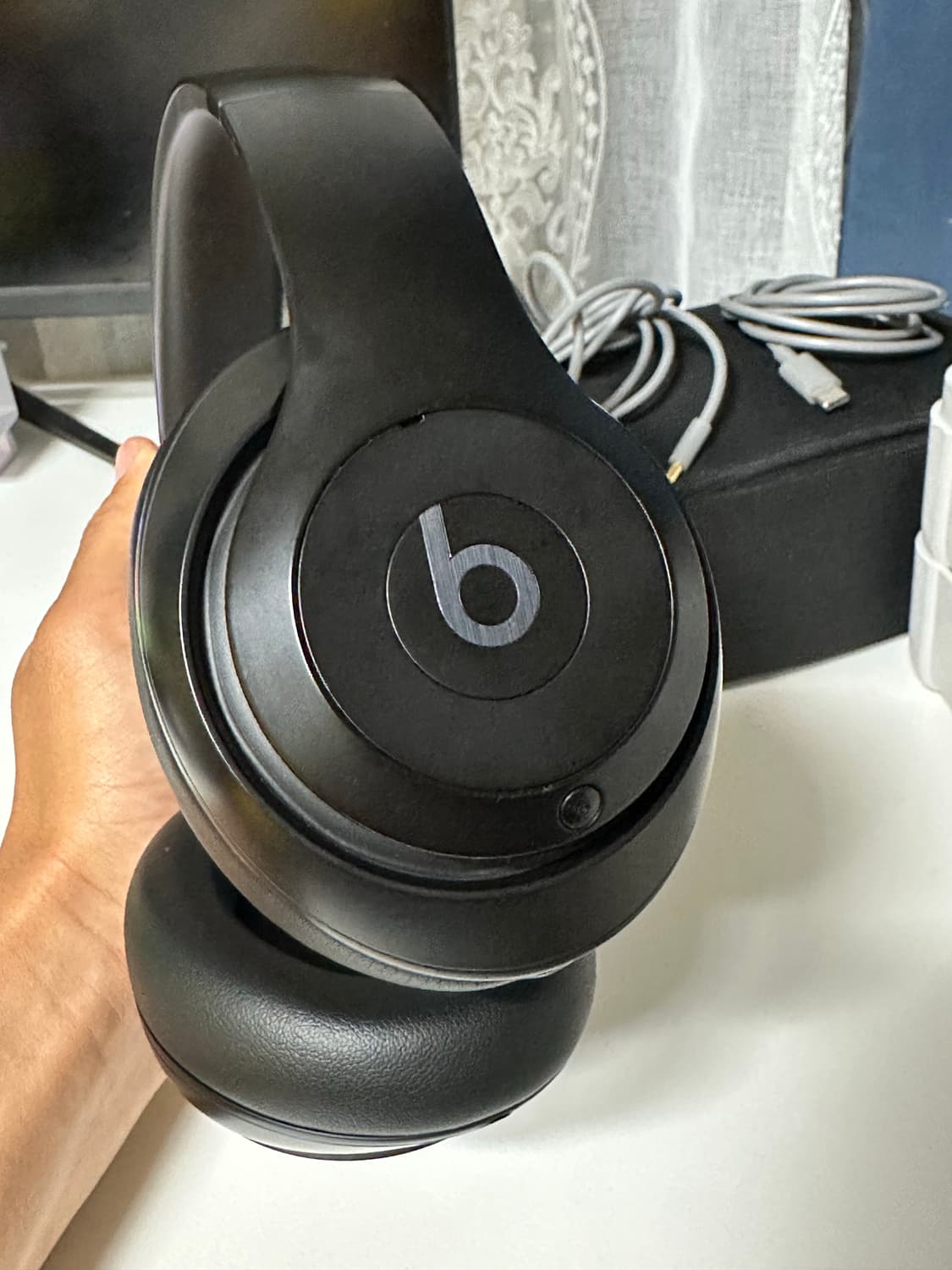 비츠 스튜디오 프로 무선 오버 이어 헤드폰 블랙 상품이미지3